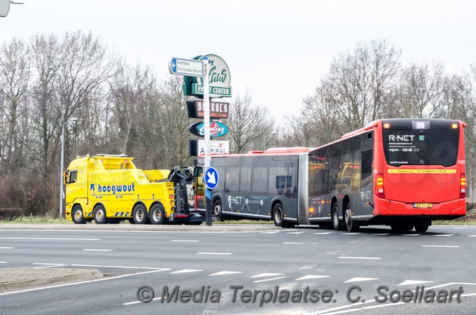 Mediaterplaatse ongeval lijnbus auto hoofddorp 24032018 Image00010