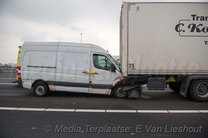 Mediaterplaatse ongeval Bedrijfsbus tegen vrachtwagen lijnden A9 27032018 Image00005