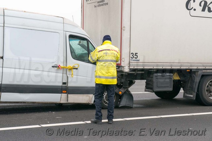 Mediaterplaatse ongeval Bedrijfsbus tegen vrachtwagen lijnden A9 27032018 Image00007
