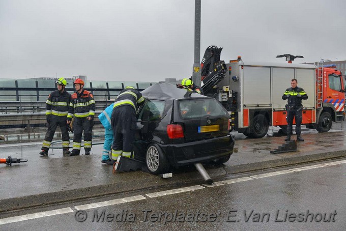 Mediaterplaatse ongeval auto klapt op lichtmast Cruquius 28032018 Image00003