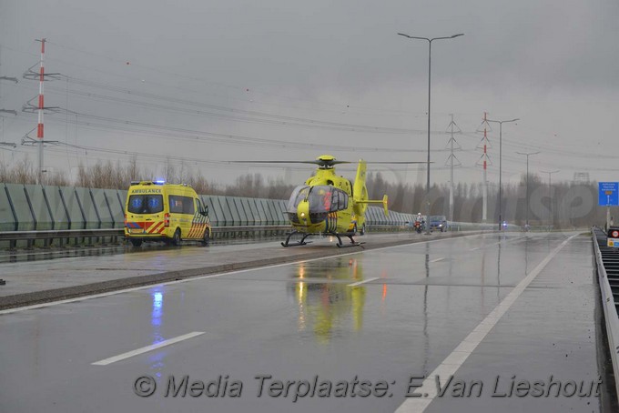 Mediaterplaatse ongeval auto klapt op lichtmast Cruquius 28032018 Image00015