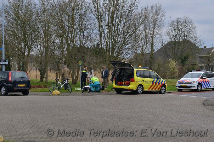 Mediaterplaatse fietser klapt op auto Hoofddorp 31032018 Image00001
