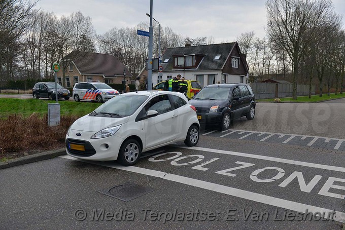 Mediaterplaatse fietser klapt op auto Hoofddorp 31032018 Image00003