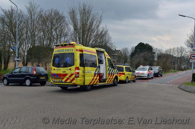 Mediaterplaatse fietser klapt op auto Hoofddorp 31032018 Image00005