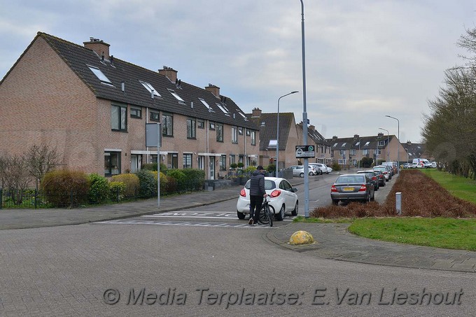 Mediaterplaatse fietser klapt op auto Hoofddorp 31032018 Image00007