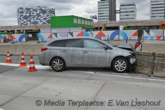 Mediaterplaatse taxi klapt op beton afzetting schiphol 03052019 Image00001