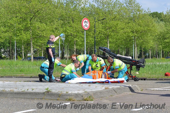 Mediaterplaatse ongeval zwaar voetganger auto diamantlaan hoofddorp 09052019 Image00003