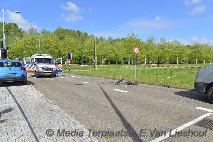 Mediaterplaatse ongeval zwaar voetganger auto diamantlaan hoofddorp 09052019 Image00008