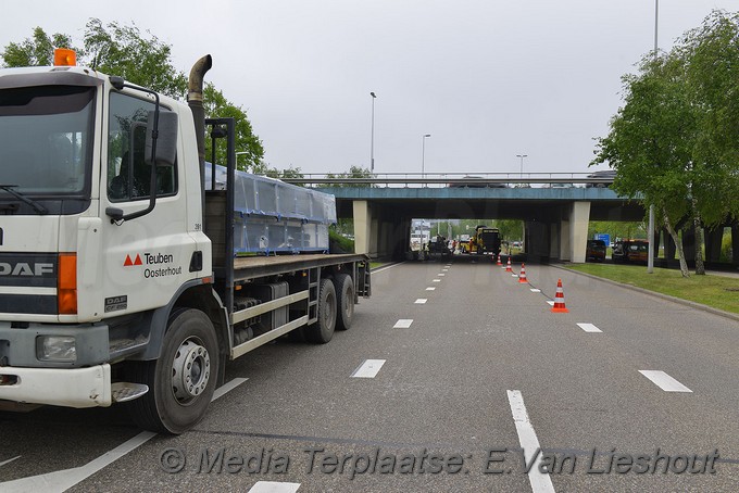 Mediaterplaatse bakwagen ramt viaduct met kraan schiphol 20052019 Image00010