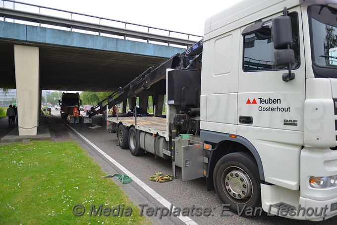Mediaterplaatse bakwagen ramt viaduct met kraan schiphol 20052019 Image00021