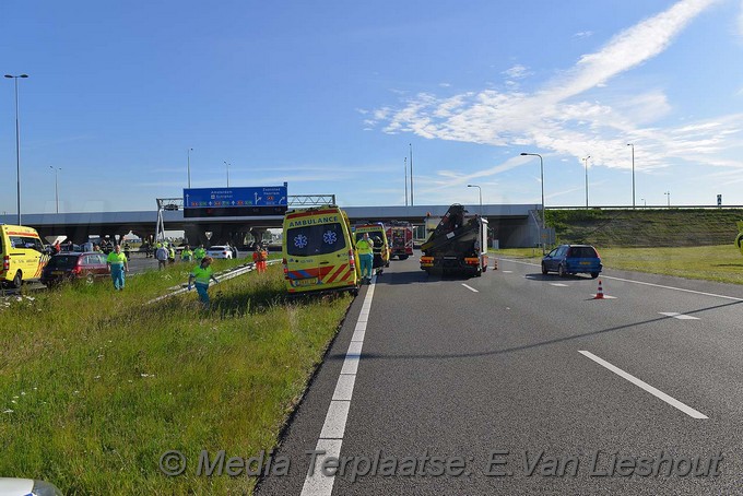 Mediaterplaatse ongeval auto op kant rozenburg a4 nh 24052019 Image00002