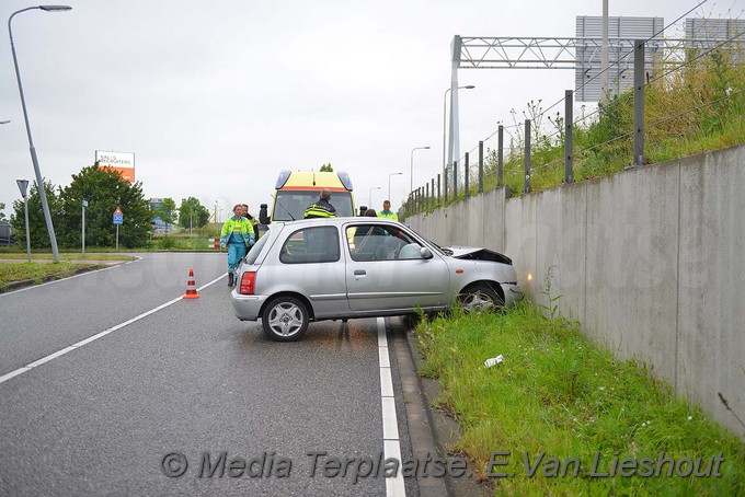 Mediaterplaatse auto tegen muur hoeksteen hoofddorp 29052019 Image00001