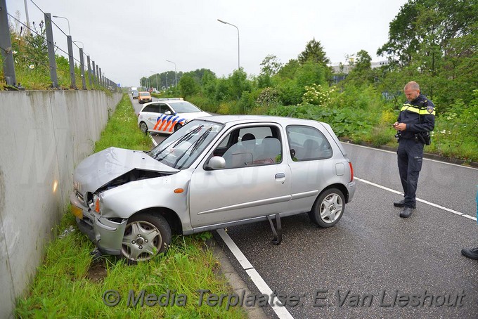 Mediaterplaatse auto tegen muur hoeksteen hoofddorp 29052019 Image00004