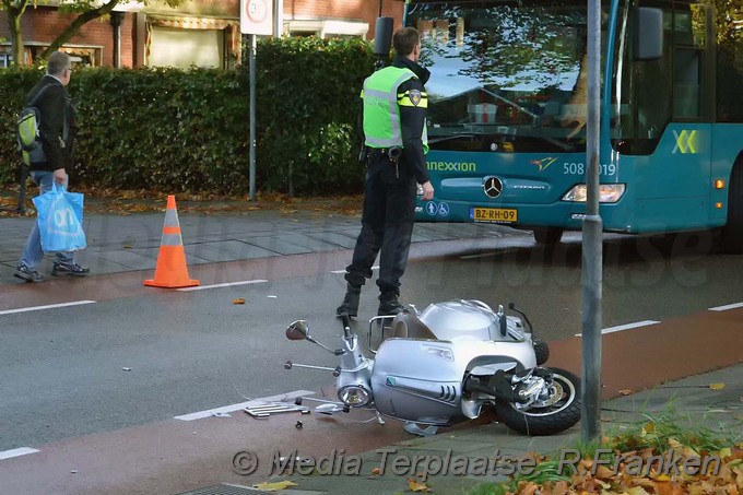 Mediaterplaatse ongeval scooter bus badhovendorp 03112016 Image00005