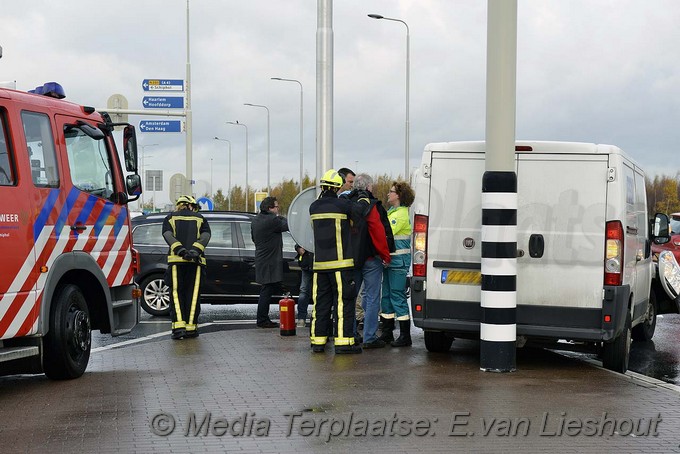 Mediaterplaatse ongeval auto busje n201 schiphol 17112016 Image00001