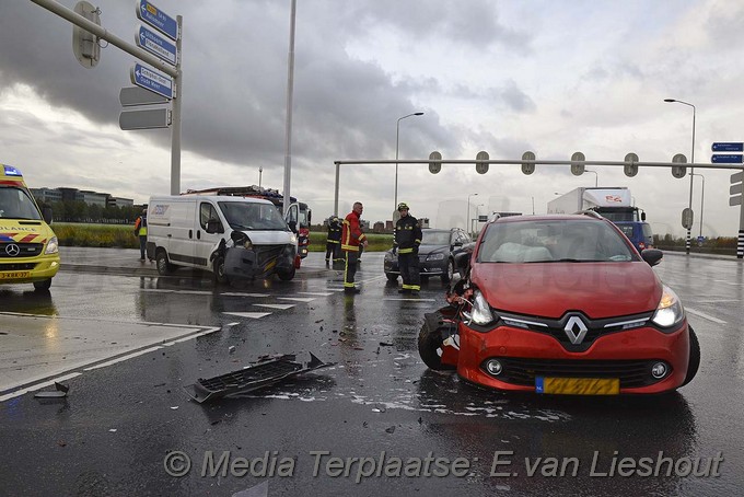 Mediaterplaatse ongeval auto busje n201 schiphol 17112016 Image00003
