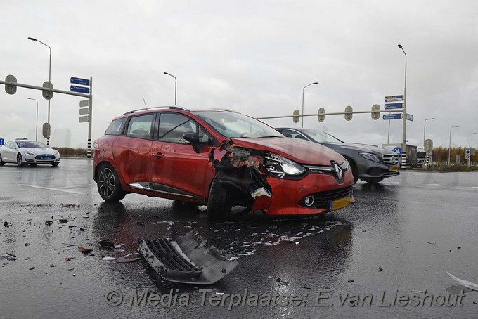 Mediaterplaatse ongeval auto busje n201 schiphol 17112016 Image00004