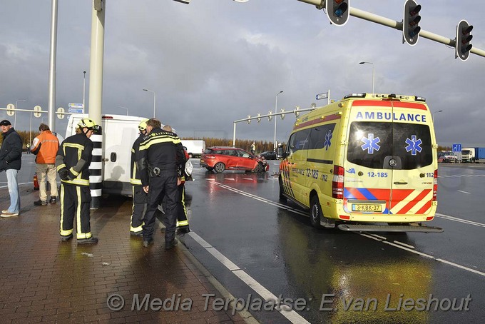 Mediaterplaatse ongeval auto busje n201 schiphol 17112016 Image00006
