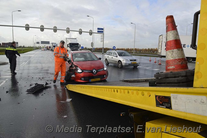 Mediaterplaatse ongeval auto busje n201 schiphol 17112016 Image00008