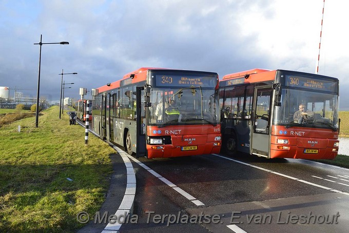 Mediaterplaatse ongeval lijnbus auto hoofddorp 19112016 Image00001