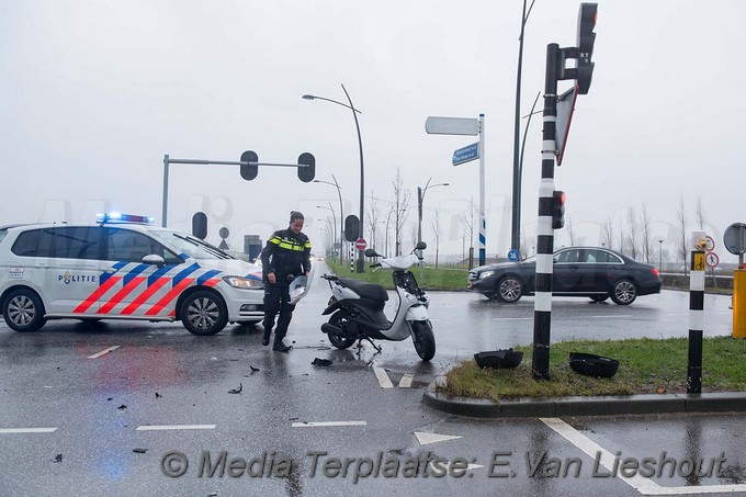MediaTerplaatse ongeval Taurusavenue scooter auto hoofddorp 15012018 Image00010