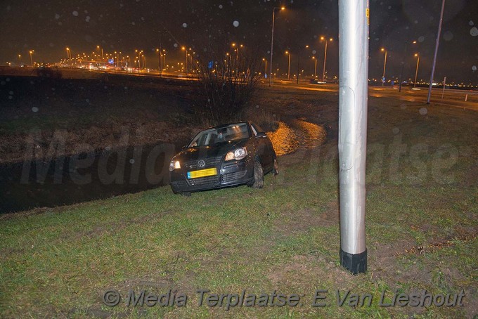MediaTerplaatse ongeval auto uit bocht hoofddorperdreef hoofddorp 15012018 Image00002