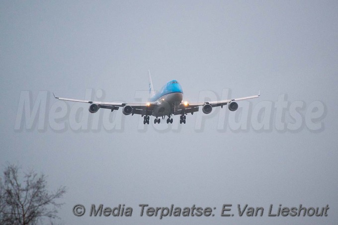 MediaTerplaatse klm vliegtuig keert terug naar schiphol 22012018 Image00001