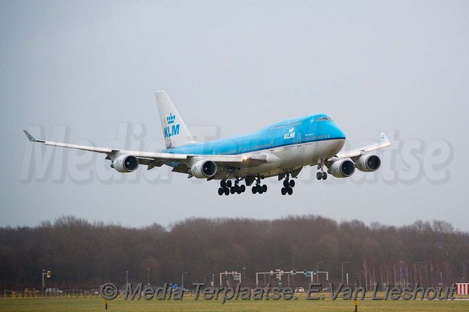 MediaTerplaatse klm vliegtuig keert terug naar schiphol 22012018 Image00002