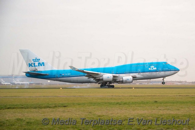 MediaTerplaatse klm vliegtuig keert terug naar schiphol 22012018 Image00004