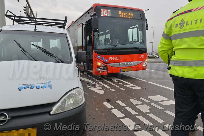 MediaTerplaatse ongevaln201 auto lijnbus hdp hdp 25012018 Image00002