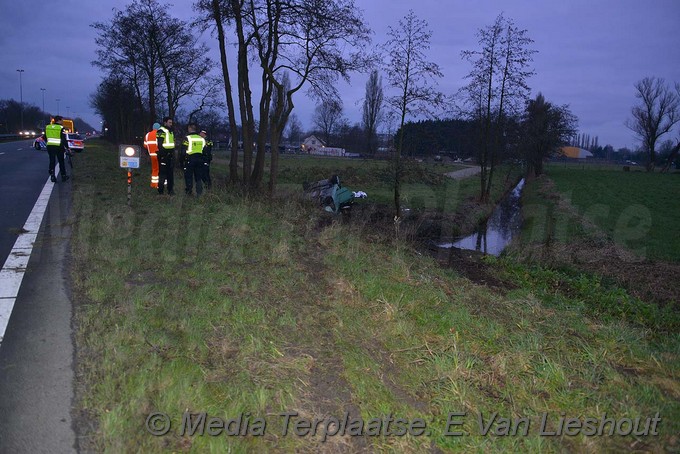 MediaTerplaatse Auto in sloot N205 27012018 Image00004