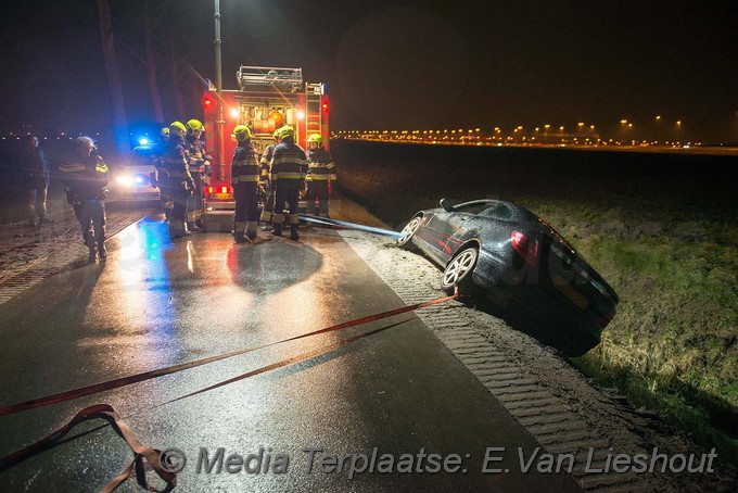 MediaTerplaatse auto in greppel lijnden 27012018 Image00003