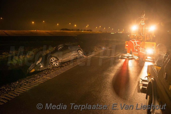 MediaTerplaatse auto in greppel lijnden 27012018 Image00006