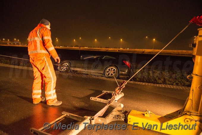MediaTerplaatse auto in greppel lijnden 27012018 Image00007
