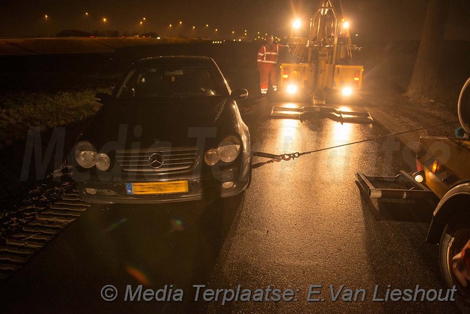 MediaTerplaatse auto in greppel lijnden 27012018 Image00009