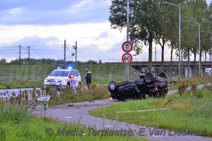 MediaTerplaatse vader dochter ongeval auto op kop hoofddorpo 13082017 Image00002