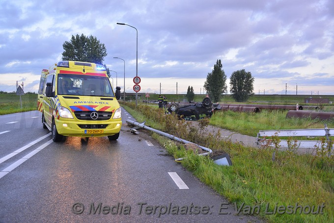 MediaTerplaatse vader dochter ongeval auto op kop hoofddorpo 13082017 Image00003