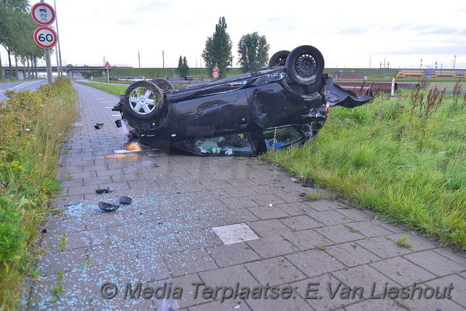 MediaTerplaatse vader dochter ongeval auto op kop hoofddorpo 13082017 Image00008