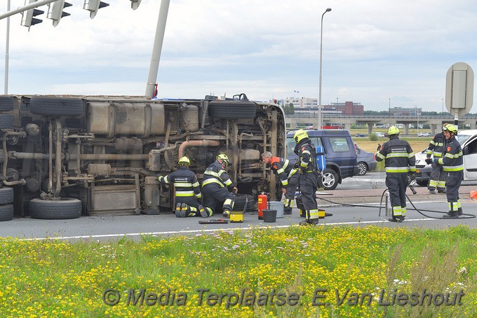 MediaTerplaatse ongeval vrachtwagen om hoofddorp 15082017 Image00001