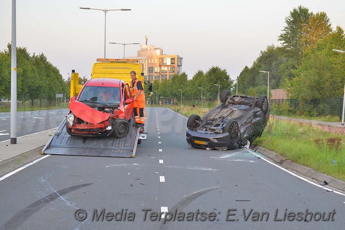MediaTerplaatse ongeval auto dak goedhartlaan hdp 29082017 Image00010