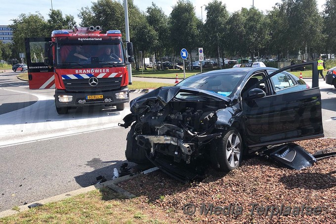 Mediaterplaatse ongeval taxi en bus 05082019 Image00001