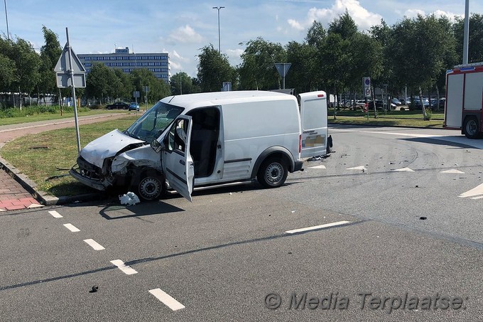 Mediaterplaatse ongeval taxi en bus 05082019 Image00003