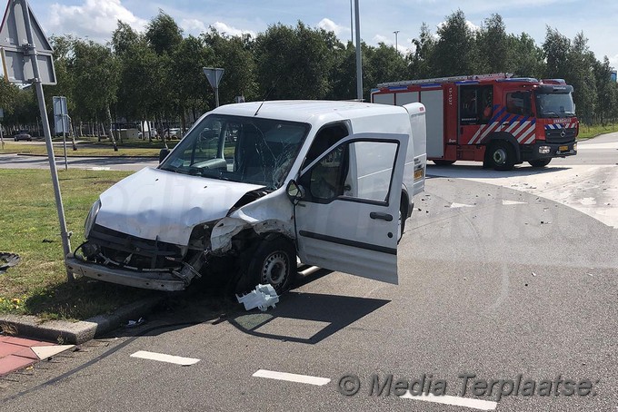 Mediaterplaatse ongeval taxi en bus 05082019 Image00004