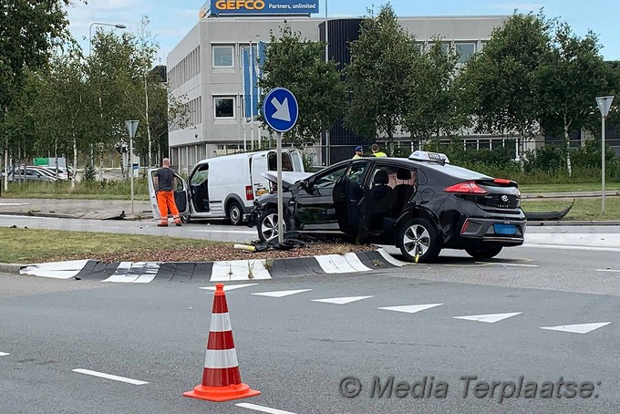 Mediaterplaatse ongeval taxi en bus 05082019 Image00005