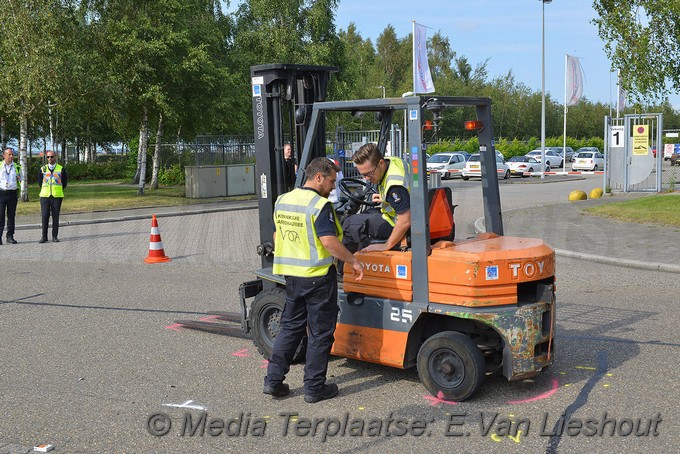 Mediaterplaatse ongeval heftruck bestelwagen schiphol 06082019 Image00107
