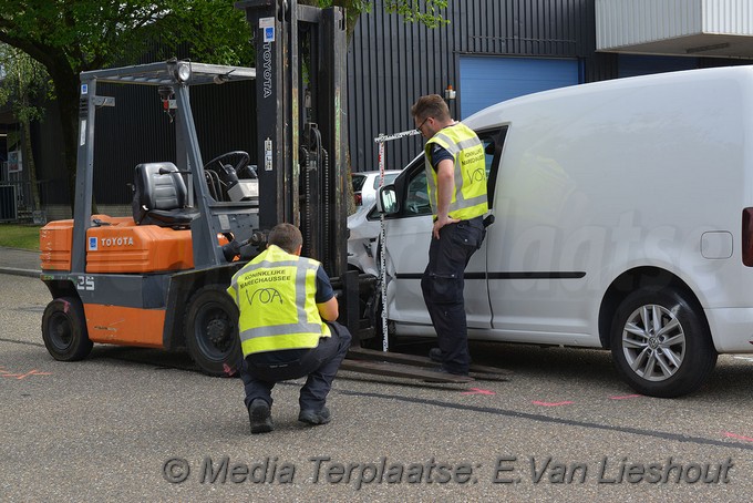Mediaterplaatse ongeval heftruck bestelwagen schiphol 06082019 Image00110