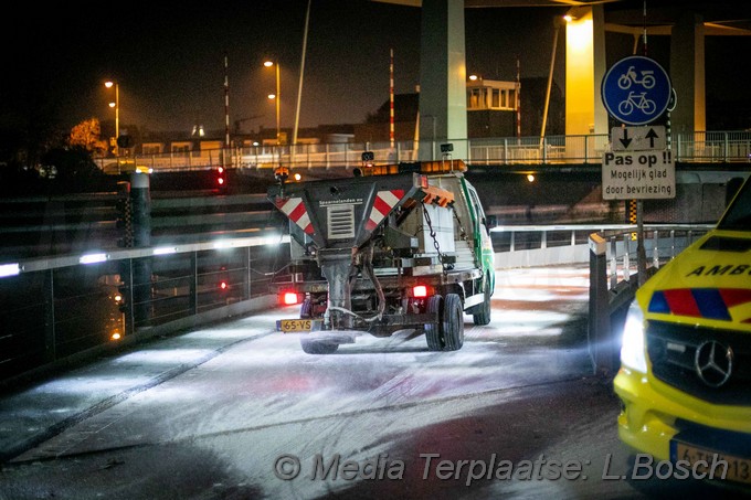 Mediaterplaatse sooterrijder onderuit door gladheid haarlem 30112019 Image00006
