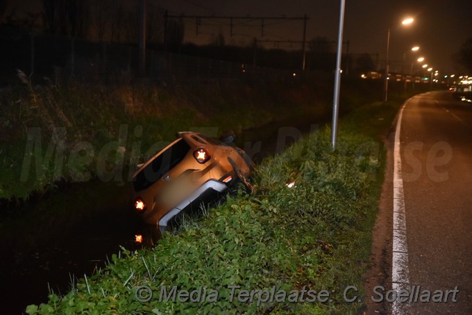 Mediaterplaatse ongeval halfweg auto uit bocht 10122019 Image00001