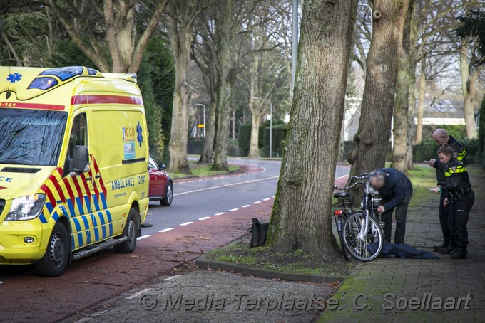 Mediaterplaatse fietser valt hart aerdenhout 10122019 Image00003