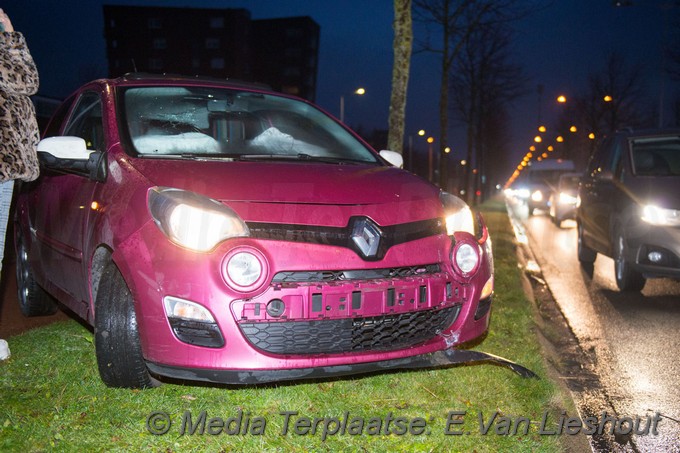 Mediaterplaatse auto op lichtmast hoofddorp 18122019 Image00003